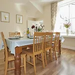 5 Bed In Oc-sz291 * Κέσγουικ