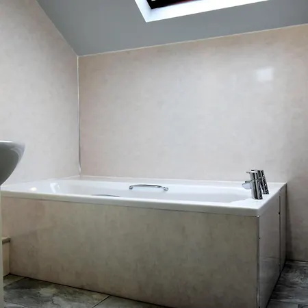 Holiday home 5 Bed In Sz291 *