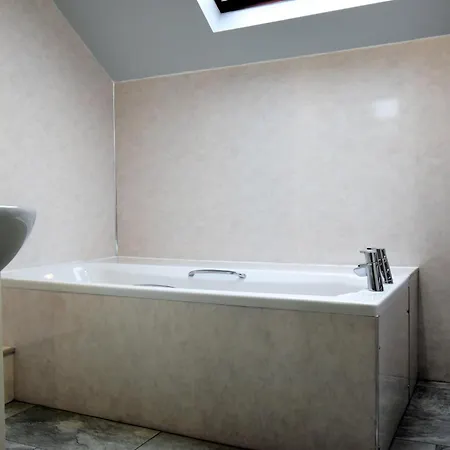Holiday home 5 Bed In Sz291 *